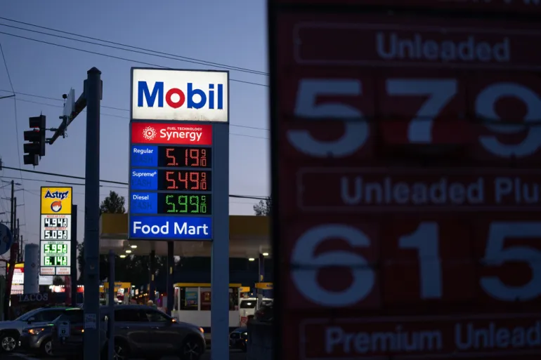US Gas Prices Surge 2026 fuel pump display